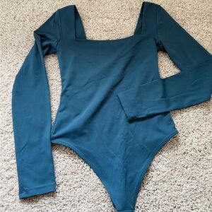 Aritzia Babaton Contour Long sleeve bodysuit